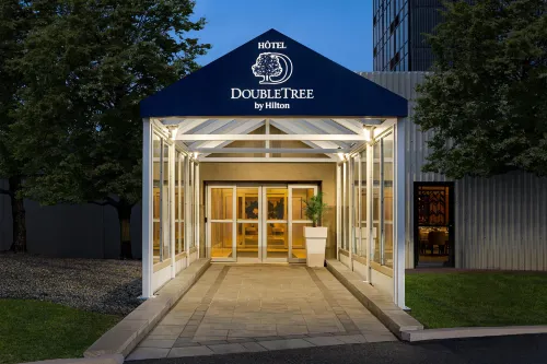 DoubleTree by Hilton Pointe Claire Montreal Airport West - Wifi