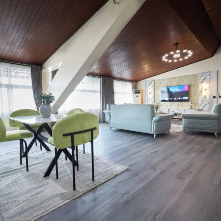THE CARRINGTON SUITES