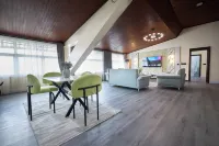 THE CARRINGTON SUITES