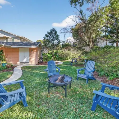 10 Min Walk to DT! Fire Pit-Pet Friendly! A True DT Retreat!