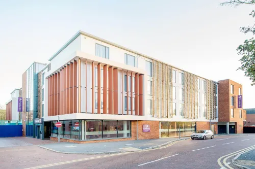 Premier Inn St Albans City Centre Hotel - parking