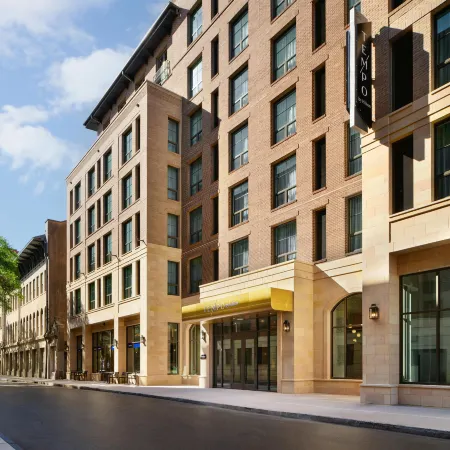 Tempo by Hilton Savannah Historic District Отели рядом с достопримечательностью «Форсайт Парк»