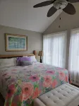 Cozy Retreat. 1 Bedroom House,  Welcome!May 1st -Nov 1st  Internet & Wifi