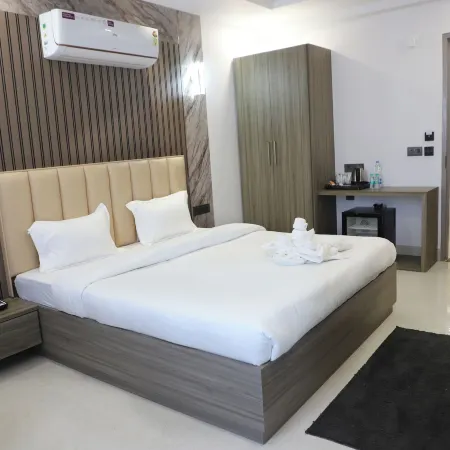 Hotel The 9s