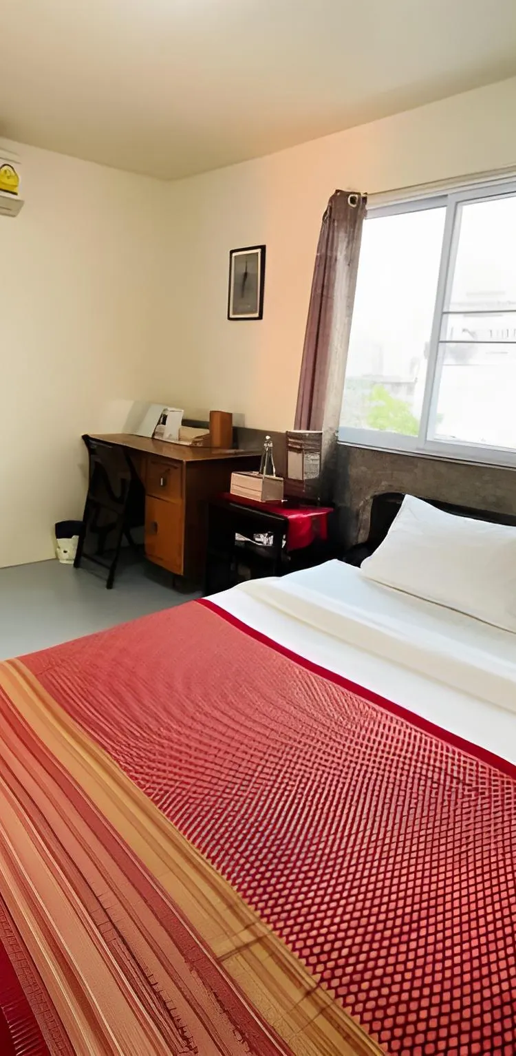 ห้องพักเตียงใหญ่ (ห้องน้ำรวม)