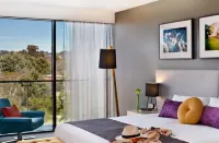 East Hotel and Apartments