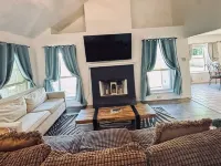Dog-Friendly Keller Home: Fenced Yard, Game Nights, Near DFW & at&T Stadium Hotele w: Keller