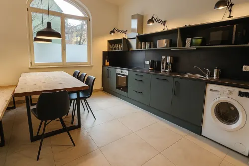 170m2 Apartment bis zu 15 P. 1min UBahn - 2-Star