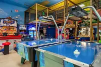 Family Villa w Lazy River Near Disney