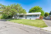 Mid Century Modern-5 min from I-5