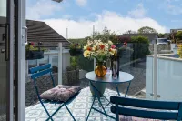 Bay View Cottage - Luxury Coastal Stay - 4-Star
