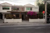 C.H. Santa Cruz Hotel di 