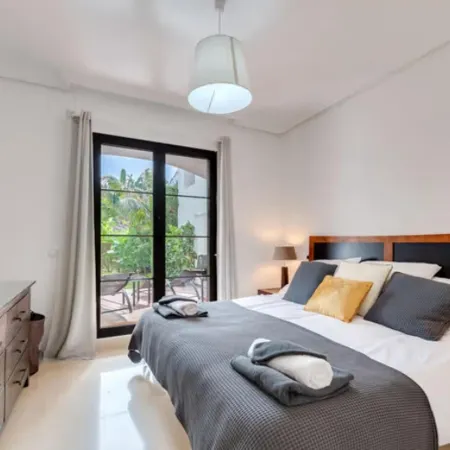 2 Bedrooms - Sleeps 4 - Garden and Pool with View