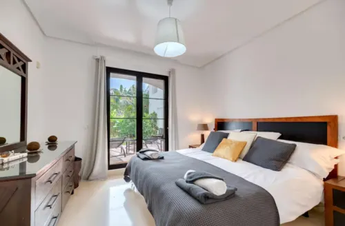 2 Bedrooms - Sleeps 4 - Garden and Pool with View
