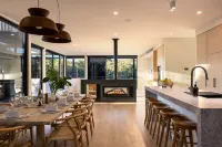 The Luxe Seabreeze Heated Pool Spa Cinema
