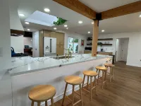 Bella Vista: 5-bed home w pool