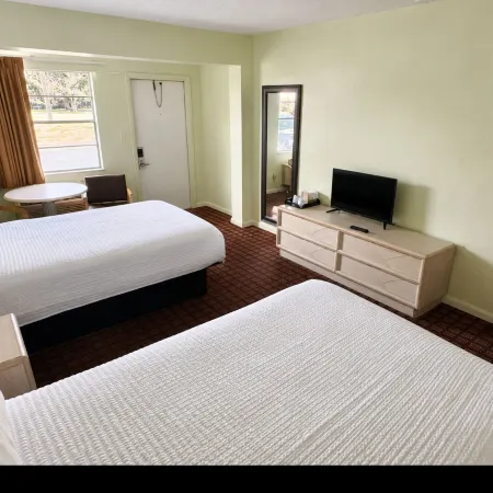 Sebring Inn