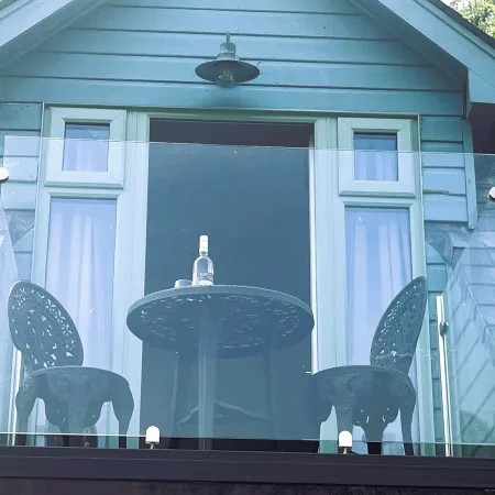 2 Bedrooms Overlooking Little Petherick Creek