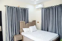 Furnished Studio Apartment in a Secure and Serene Part of Ibadan Hotel di 