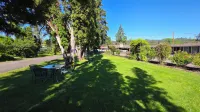 Riverfront Lodging - 2-Star