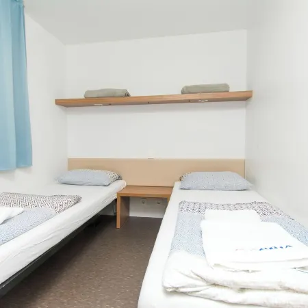 Mobile Home Mline Hotels in Pasman