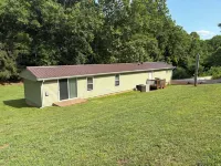 Rosey's Retreat Charming 2-bedroom Country Cottage in LaFollette, Tennessee WiFi - 3-Star
