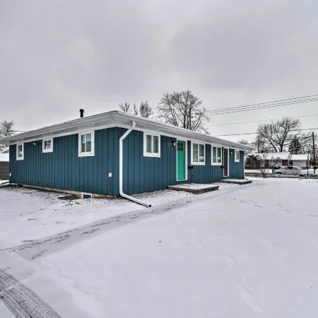 Ideally Located House - 9 Mi from Route 66!