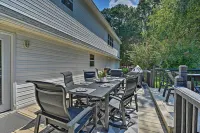 2 Mi to Clemson: Central Villa w/ Deck, Near Lakes - 3 estrellas