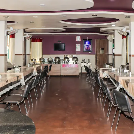 Hotel Shradha Saburi Palace
