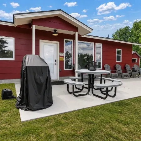 "Haufer Hall" - Charming 2-bedroom cabin on beautiful Little Boy Lake.