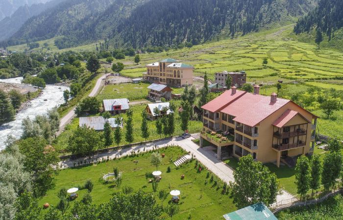 Heevan Villa's Sonamarg - River Front Luxury Retreat