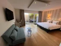 Le 24 Hotel - 3-Star