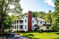 The Buckhorn - Lodging & Event Venue - 2-Star