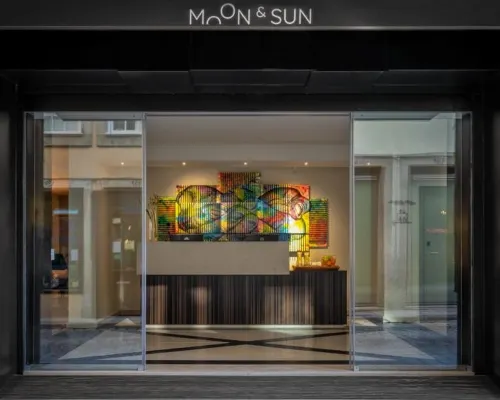Hotel Moon & Sun Porto Hotels near Igreja dos Carmelitas