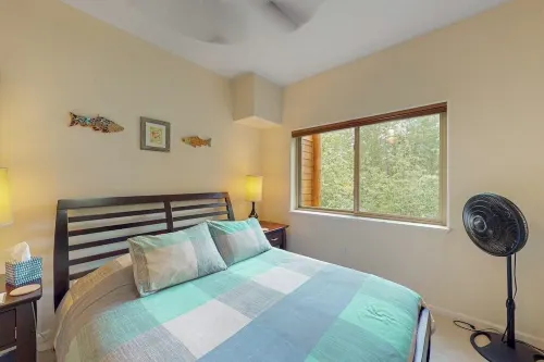 Second-floor Secure Condo Near Girdwood Village - Wifi