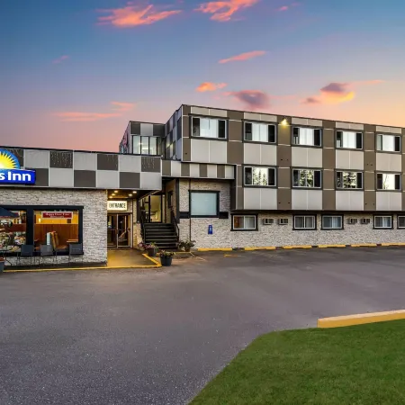 Days Inn by Wyndham Sylvan Lake