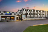 Days Inn by Wyndham Sylvan Lake - Wifi