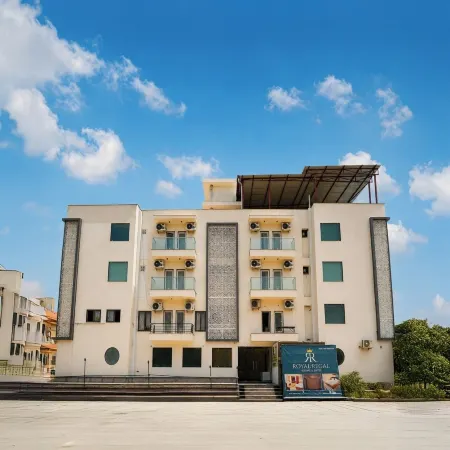 Royal Regal-Rooms & Suites