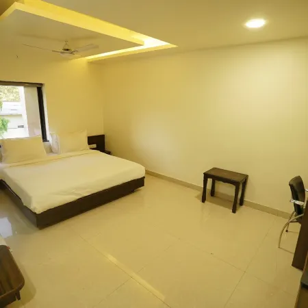 Hotel Varay Express