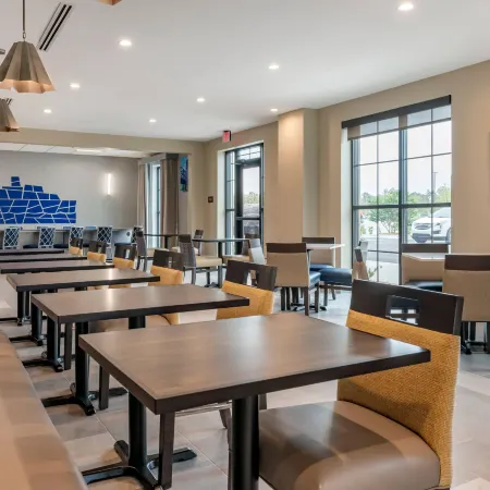 Comfort Inn & Suites Jacksonville - Orange Park Near Naval Air Station