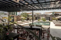 Bora Boutique - Adults Only - parking