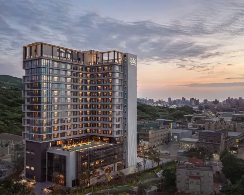 Four Points by Sheraton Taipei Bali Hotels near Tian Yuen Temple