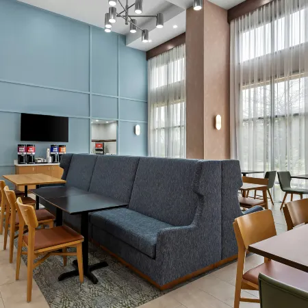 Hampton Inn & Suites Bolingbrook