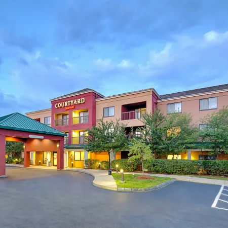 Courtyard by Marriott Manchester-Boston Regional Airport