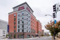 Hampton Inn & Suites Winston-Salem Downtown - Pools