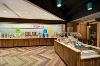 Tru by Hilton Raleigh Durham Airport - breakfast