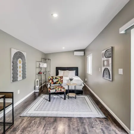 Cozy West oakland cottage with Air Conditioning