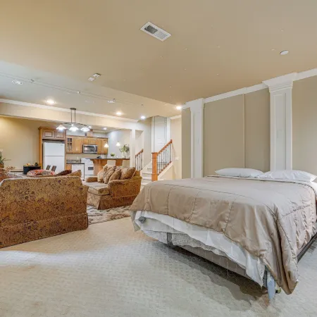 Full Kitchen & Laundry! Kirkland Studio Suite