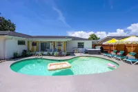 Pool Hot Tub Putt Putt Game Room Karaoke - Hot Tub