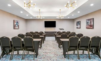 La Quinta Inn & Suites by Wyndham DFW West-Glade-Parks